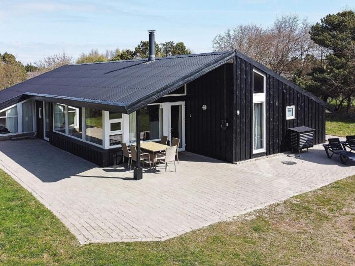 12 person holiday home in Fanø-By Traum