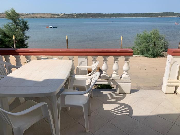 Villa M, Apartment for 6 Persons direct seaside, ground floor
