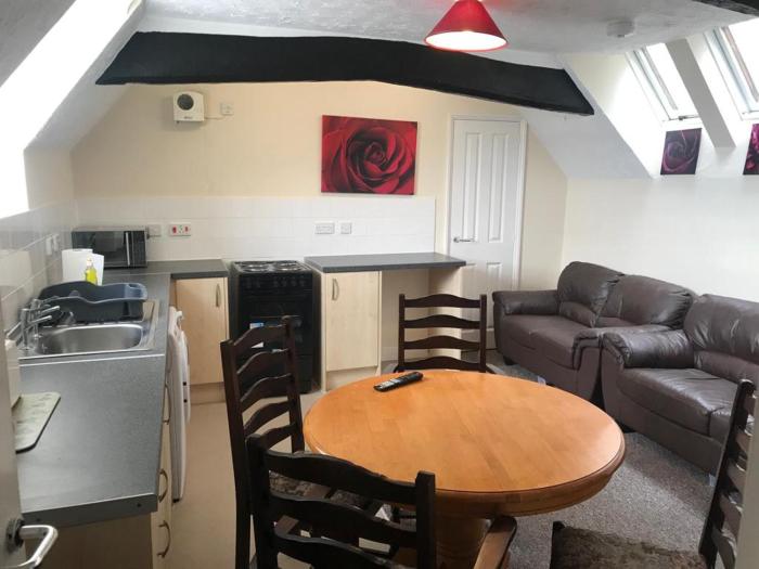 Entire Three Bedrooms Flat, 7