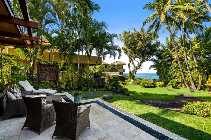 Barefoot Kona - Gated Oceanfront Villa with Private Beach access!