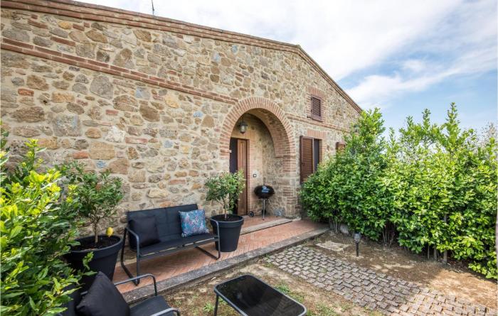 2 Bedroom Cozy Apartment In Castelmuzio