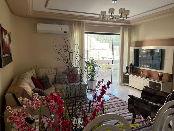 Apartamento de 3 quartos amplos na praia Pitangueiras, Guaruja