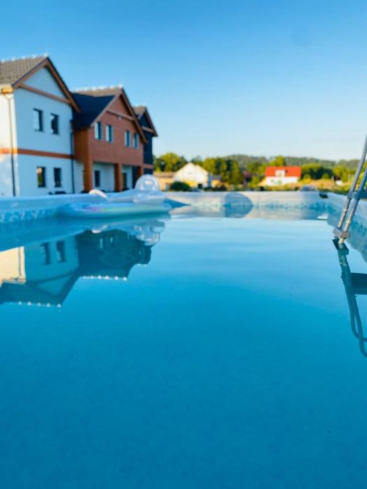 Wonder Home - Apartamenty Halo Karkonosze z ogrodem, sezonowym basenem, placem zabaw i widokiem na Śnieżkę - zlokalizowane blisko Karpacza