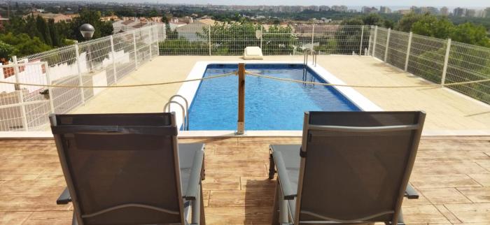 Chalet con piscina comunitaria y vistas al castillo en Peñiscola-3 terrazas-WIFI-parking