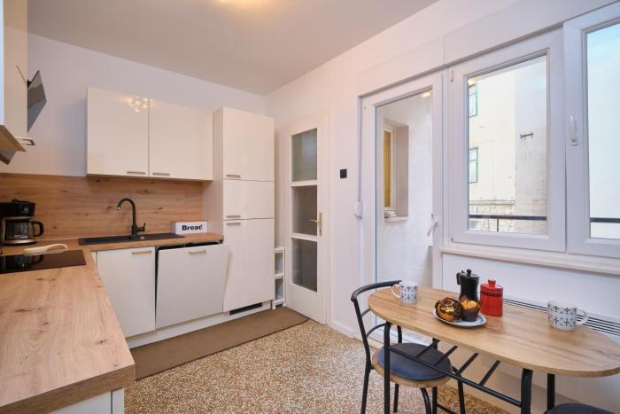 Bacci Central 2-Bedroom Apartment by Litto