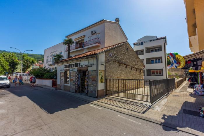 Luxury Apartments Lovorka 3 & 4*******