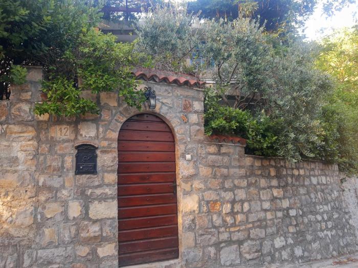 Sea-side Old Stone Villa with a private Garden