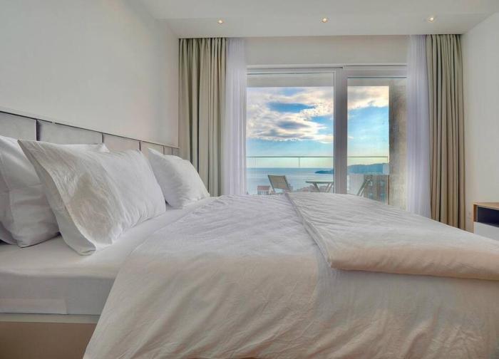 Lovely Partial Sea View one bedroom Flat in Horizon Residences A24