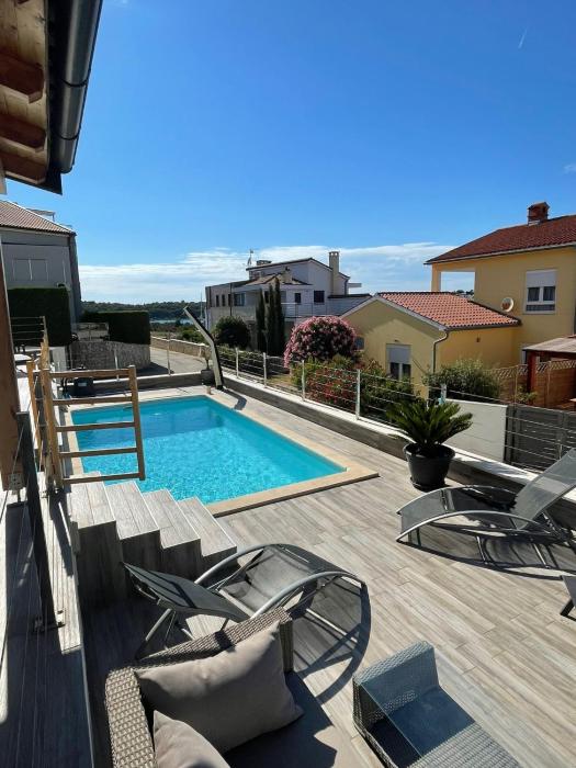 Histria apartment with own private pool near the beach