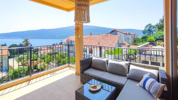 Stanislava Seaview Residence