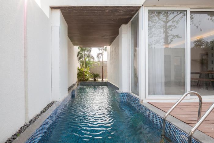 StayVistas Cascades - Mountain-View Villa with Pool, Deck & Balconies