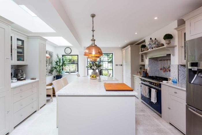 Veeve - Curiouser and Curiouser