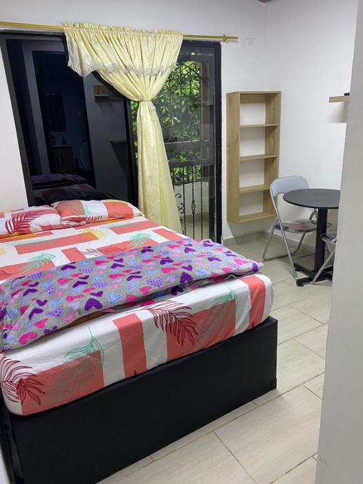 HABITACION AMOBLADA SECTOR LAURELES-ESTADIO hasta 3 personas Santorini