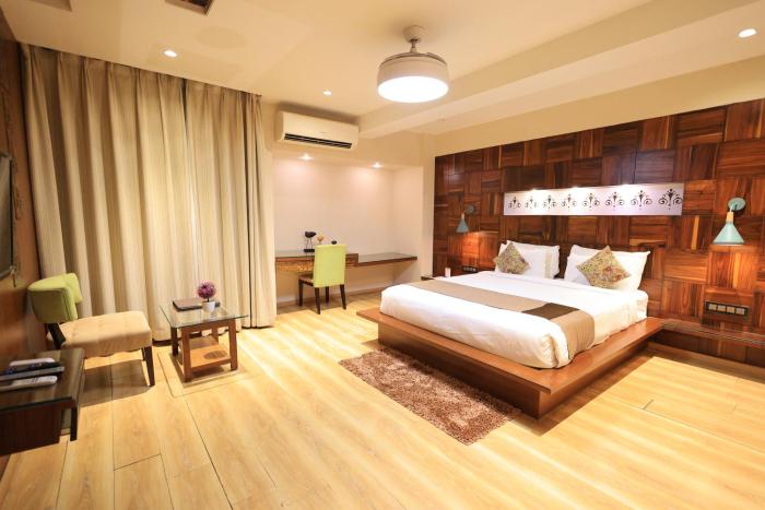 Hotel RS Exclusive Stay & Fine Dine - Near to Akola Junction