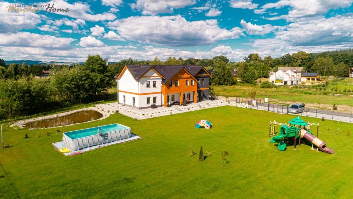 Wonder Home - Apartamenty Halo Karkonosze z ogrodem, sezonowym basenem, placem zabaw i widokiem na Śnieżkę - zlokalizowane blisko Karpacza