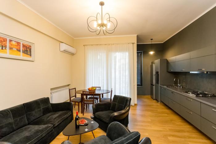 New!-Downtown Apartment ll