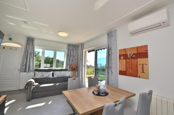 New apartment with terrace and sea view 1