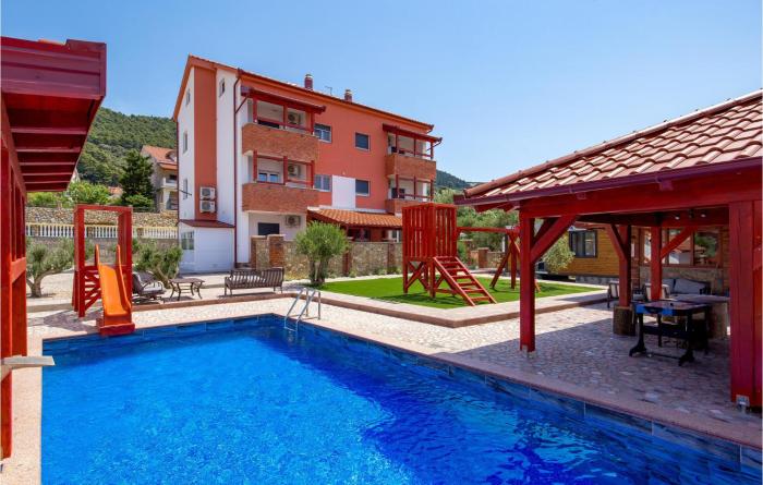 Amazing Apartment In Banjol With 1 Bedrooms, Wifi And Outdoor Swimming Pool