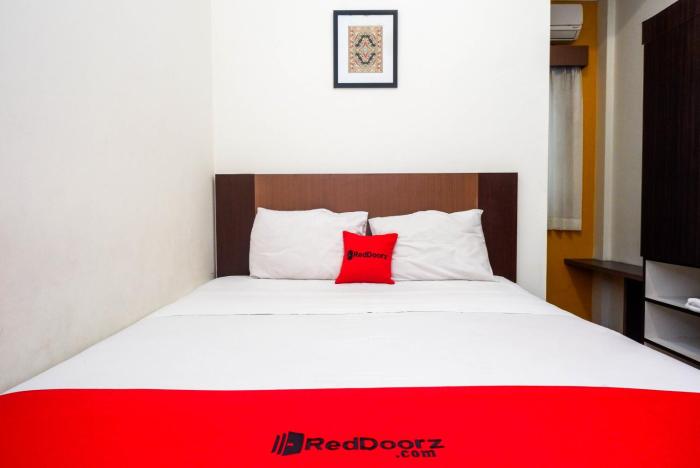 RedDoorz Syariah At Namira Hotel