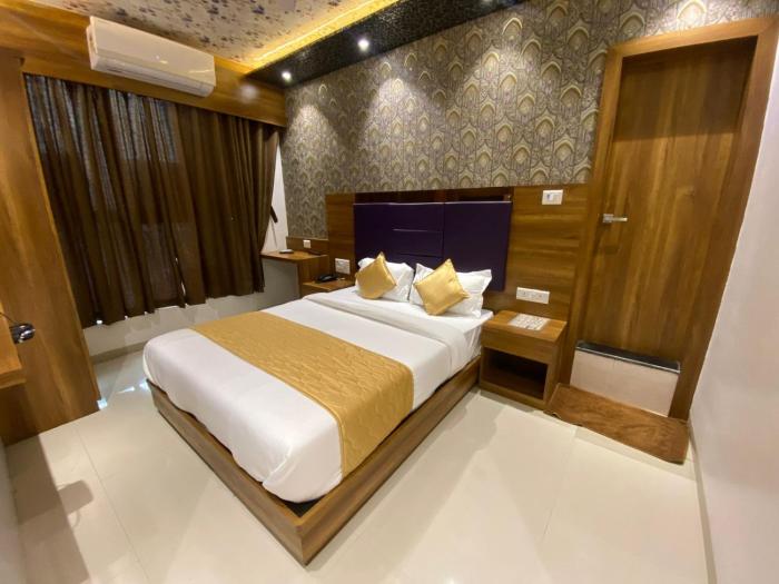 Hotel BKC CROWN - Near Trade Centre, Visa Consulate