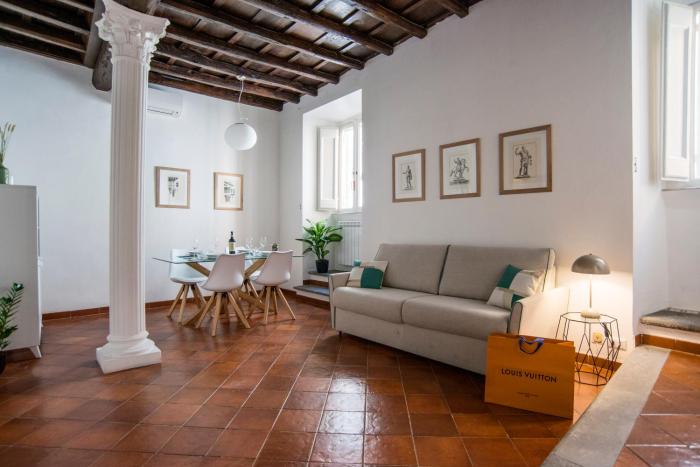 COLOSSEUM, MONTI, NEW CORITHIAN HOUSE UP TO 6 PEOPLE