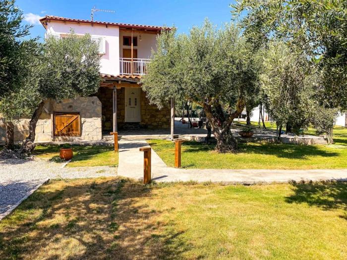 Oliviera - House in Nature