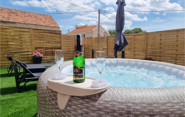 Amazing Home In Skabrnja With Sauna