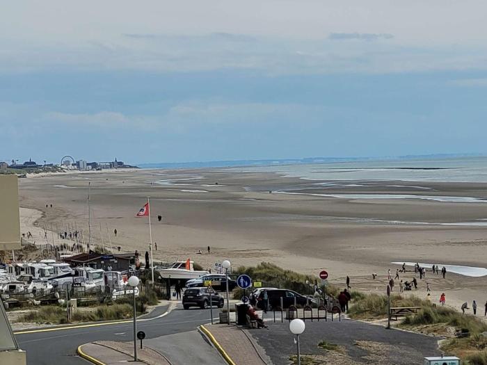 Magnifique Appartement Face Mer avec 2 Balcons, Terrasse et Ascenseur - FR-1-672-4