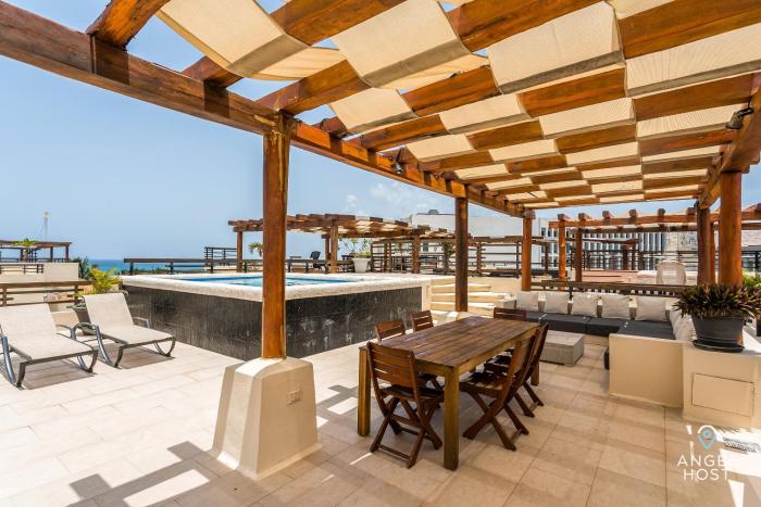 Magnificent Oceanview Rooftop Lounge with Plunge Pool