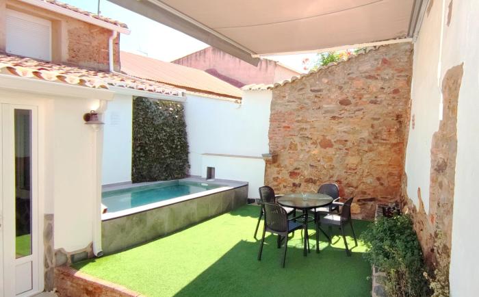 Casa rural con piscina La Salamandrija