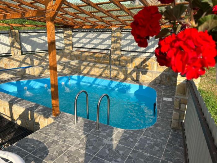 Котедж "ГІРСЬКА РОСА" Яремче Чан Басейн