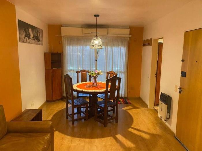 Departamento de 2 dormitorios todos los servicios incluidos aire acondicionado en todos los ambientes TV WiFi excelente ubicación INCLUYE cochera