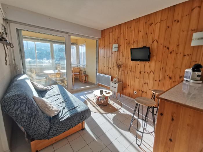 Appartement T2 en résidence, centre ville dEmbrun