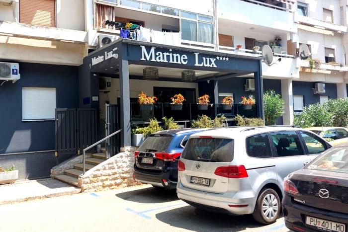 Marine Lux apartments