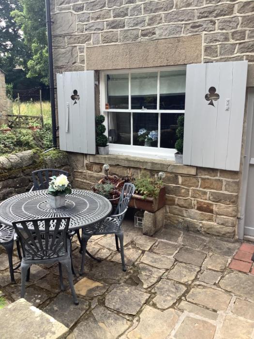 1A River Cottage, Baslow