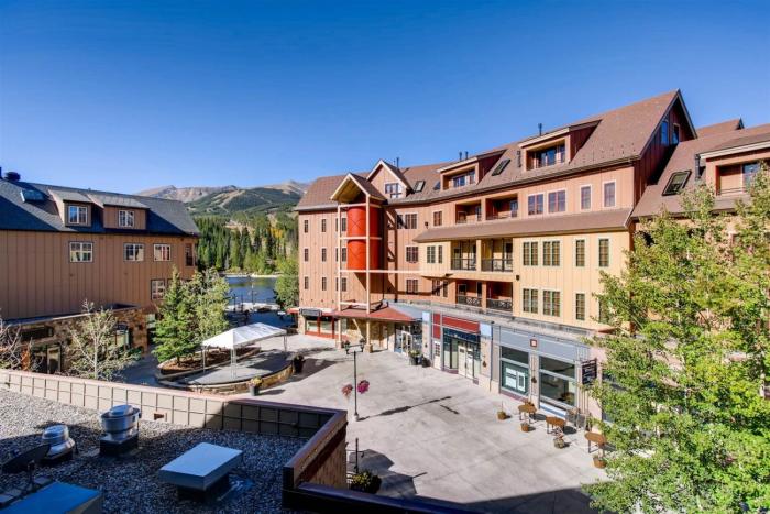 Premier 2 Bedroom Mountain View Condo Located In Historic Downtown Breckenridge Walking Distance To Peak 9