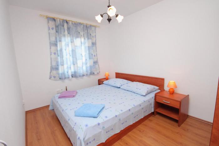 Apartment Njivice 5458c