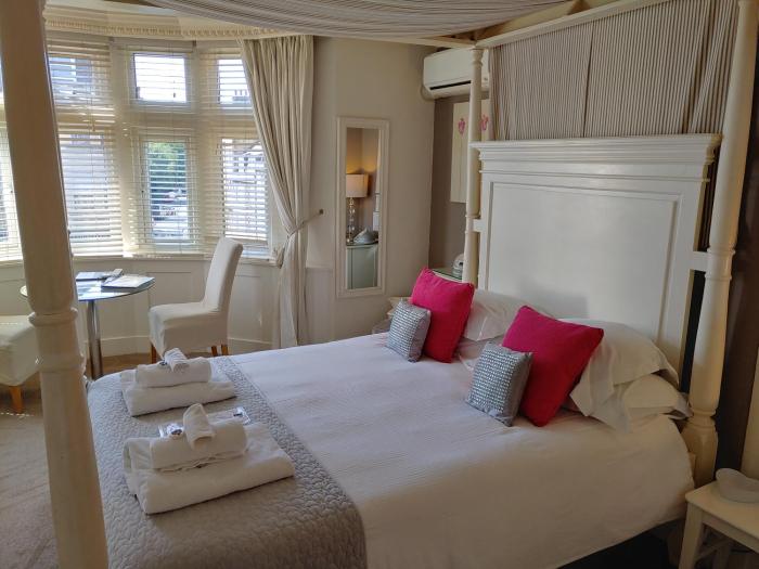 The Bath House Boutique B&B - IN-ROOM Breakfast - FREE parking