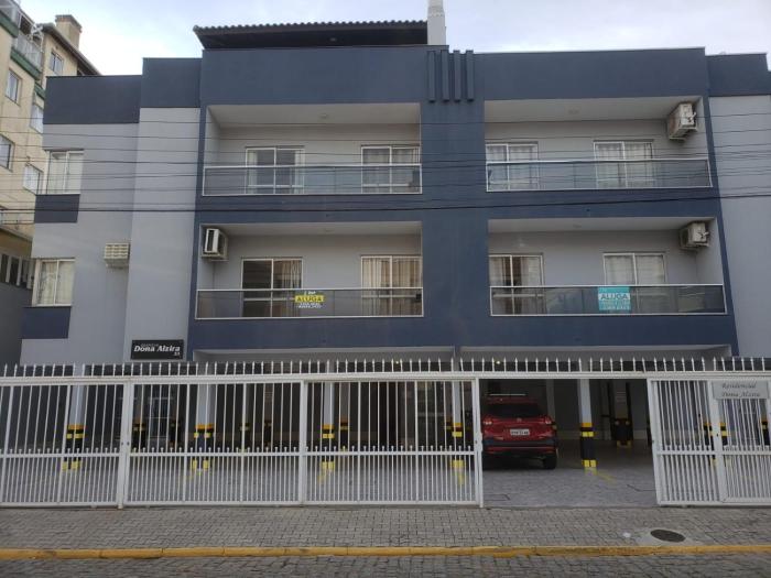 Apto 1 quarto, Centro de Bombinhas, 130 metros da praia.