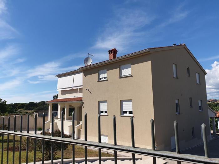 Apartments with parking space Valbandon, Fazana - 7296