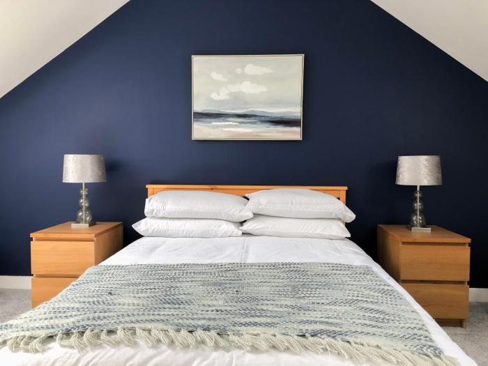 Light & Spacious Loch Lomond Apartment