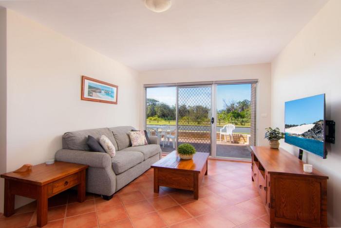 Seaspray 2 Pebbly Beach