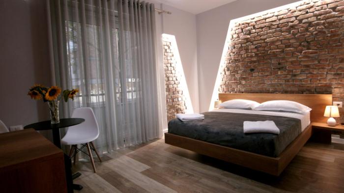 KONIs Studio Apartments