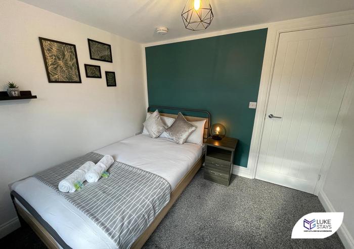 Luke Stays - Pembroke Avenue