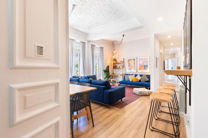 Bright City Center, 10m from subway, 6 rooms, up to 20 PPL