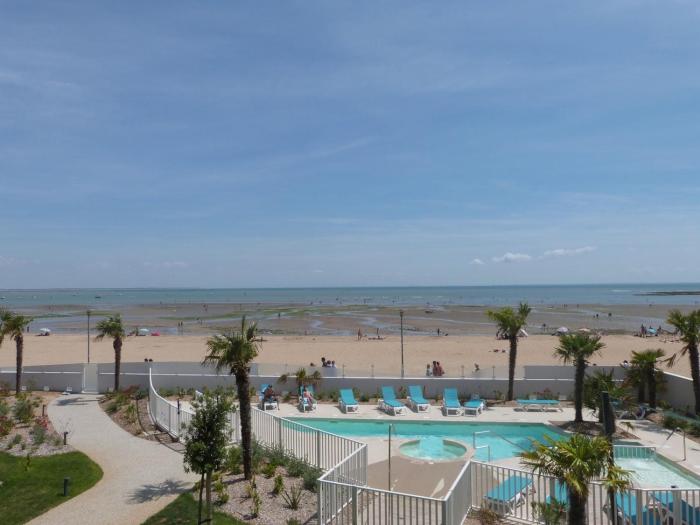 Superbe appartement pour 6 avec balcon, piscine chauffée et accès direct plage à La Tranche - FR-1-194-255