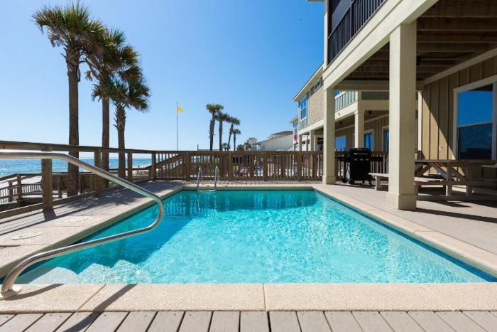 The Pelicans Nest - Beachfront 4 Bdrm 4 And Half Bath Home With Pool And Hot Tub!