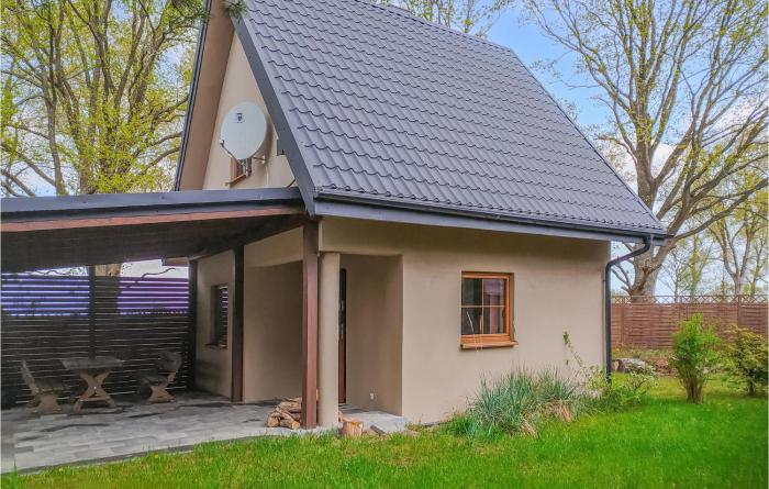 Nice home in Slajszewo with 2 Bedrooms