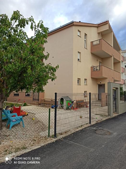 Apartments with a parking space Kastel Stafilic, Kastela - 13375
