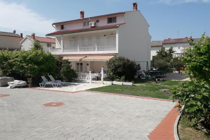 Apartments with a parking space Palit, Rab - 4990